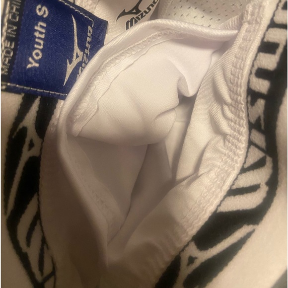 Mizuno slide/compression shorts - Picture 4 of 4